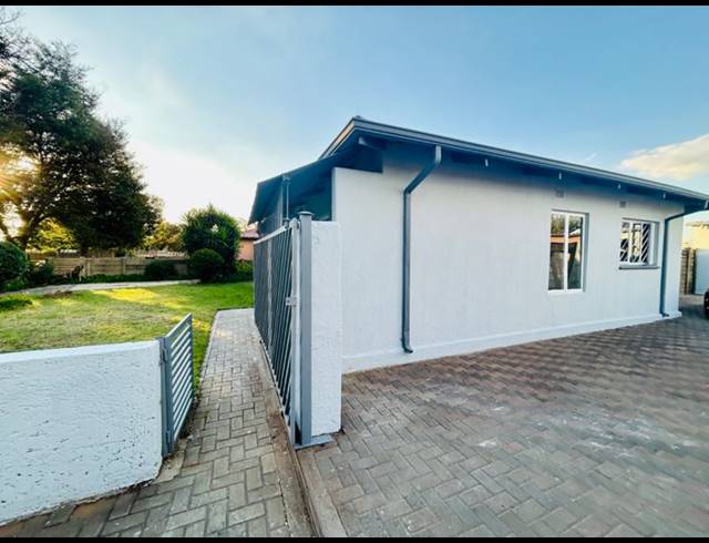 3 BEDROOM HOUSE FOR SALE IN VANDERBIJLPARK CW 5
